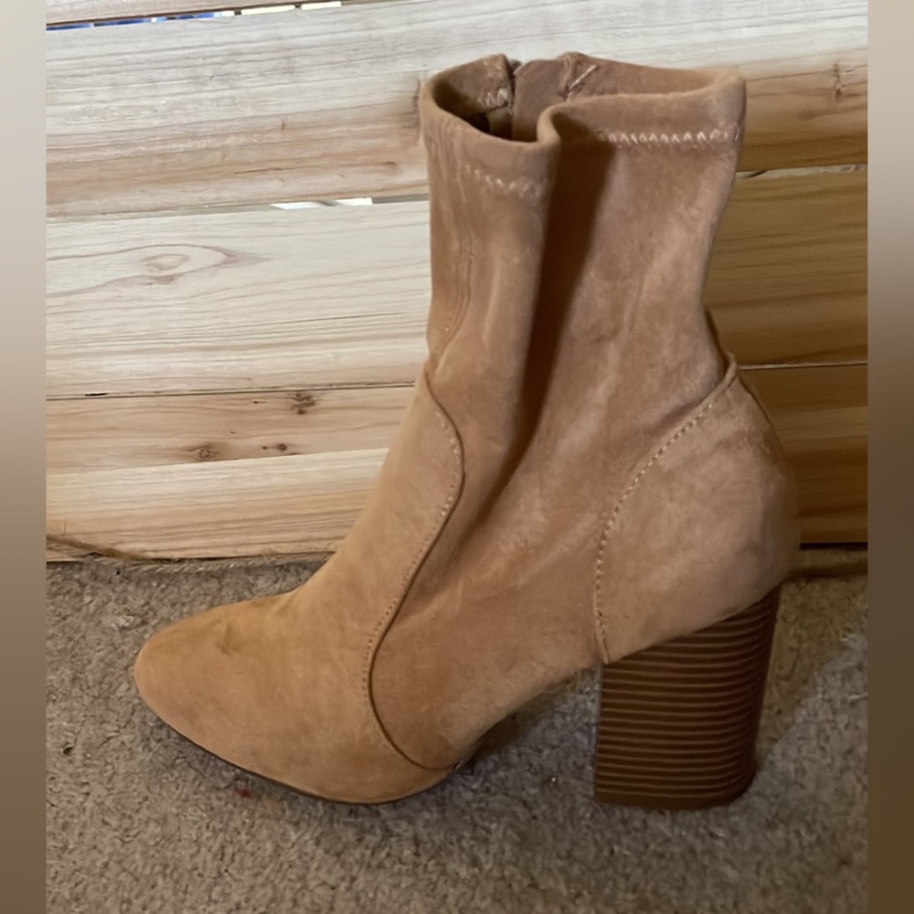 Women’s boots size 8.5